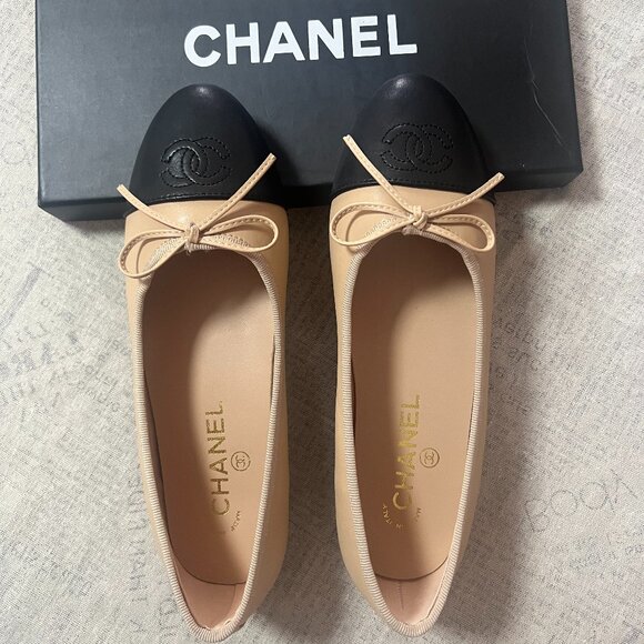CHANEL Two-Tone Beige and Black Ballet flats - Picture 1 of 5